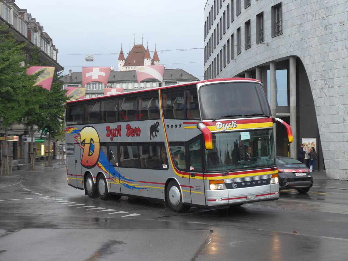 (175'292) - Dysli, Bern - Nr. 26/BE 220'210 - Setra (ex EvoBus, Kloten) am 1. Oktober 2016 beim Bahnhof Thun