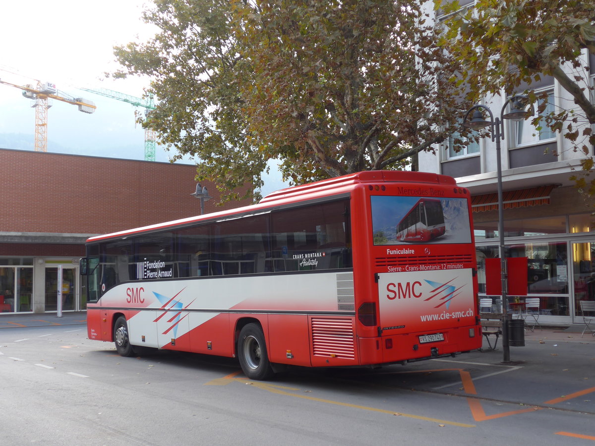 (175'561) - SMC Montana - Nr. 40/VS 290'740 - Mercedes am 9. Oktober 2016 beim Bahnhof Sierre (prov. Haltestelle)