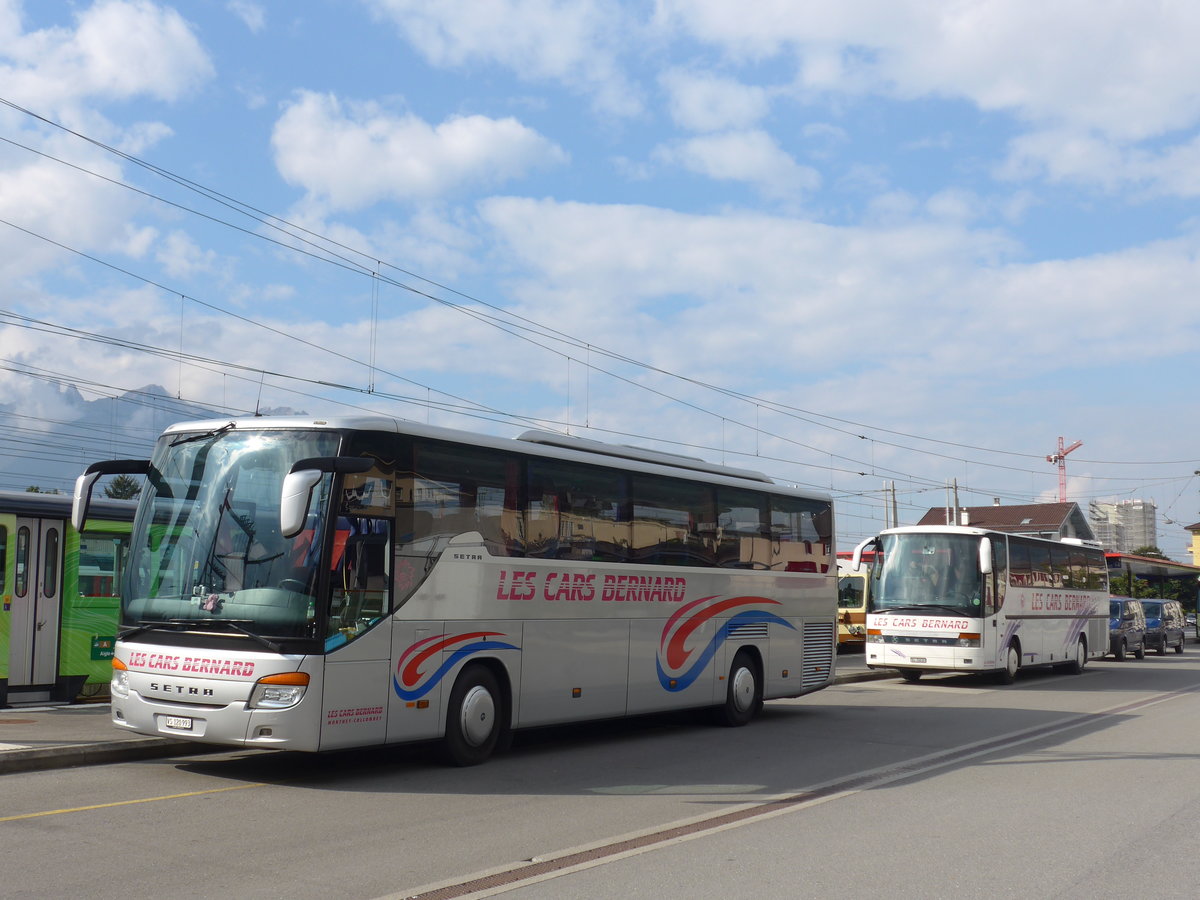 (175'579) - Bernard, Monthey - VS 120'993 - Setra am 9. Oktober 2016 beim Bahnhof Aigle