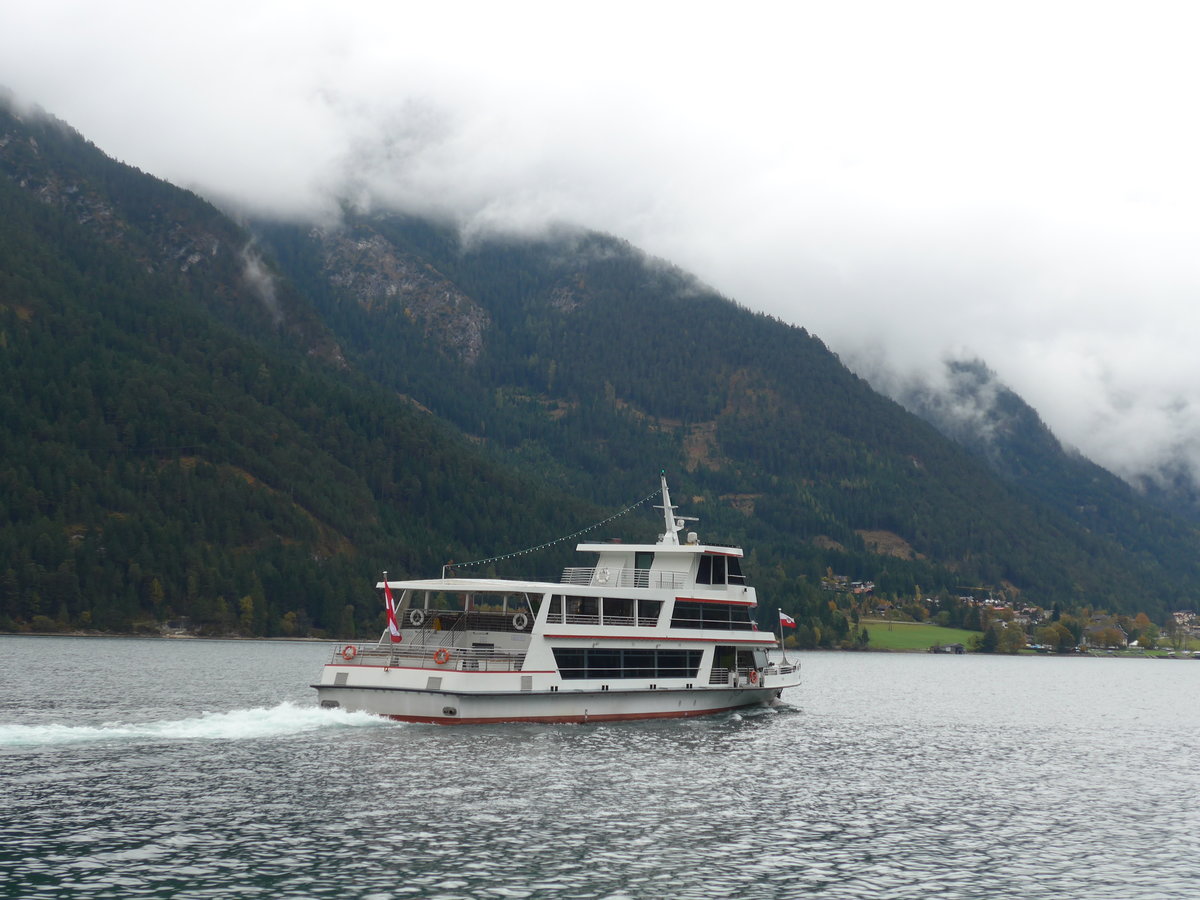 (175'941) - Motorschiff Stadt Innsbruck am 19. Oktober 2016 in Pertisau am Achensee
