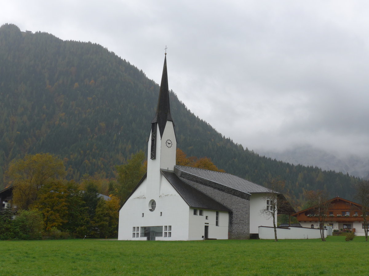 (175'974) - Kirche am 19. Oktober 2016 in Pertisau