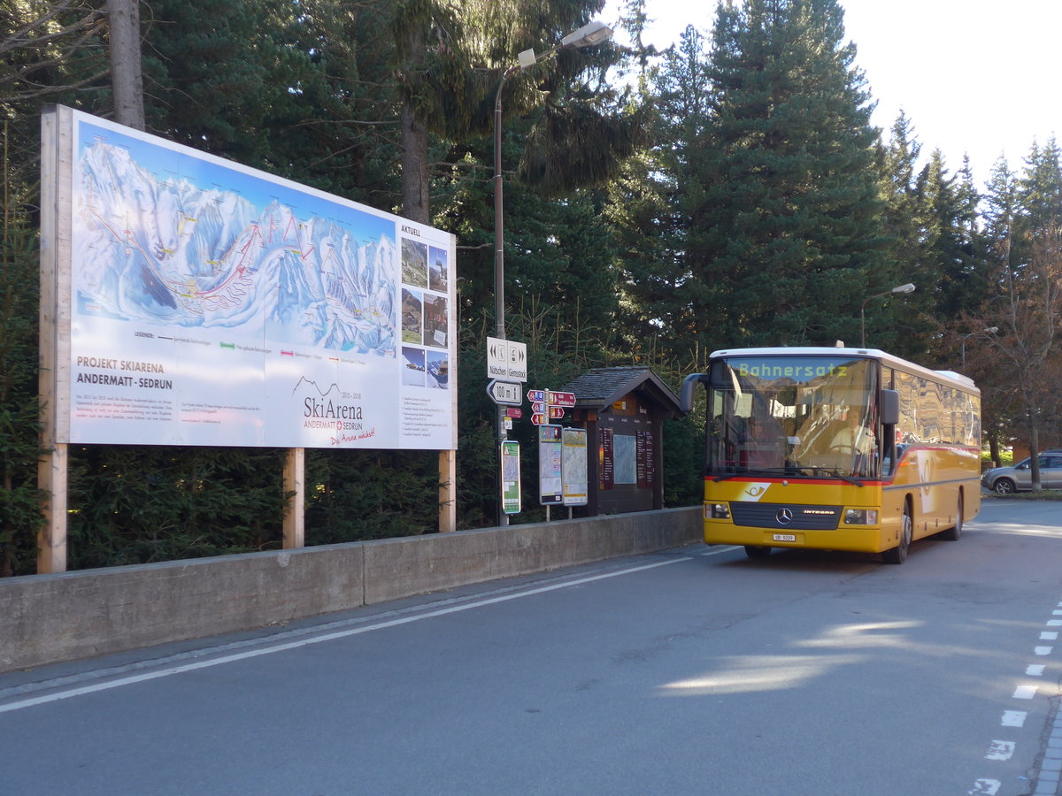 (176'412) - Mattli, Wassen - UR 9209 - Mercedes am 30. Oktober 2016 beim Bahnhof Andermatt