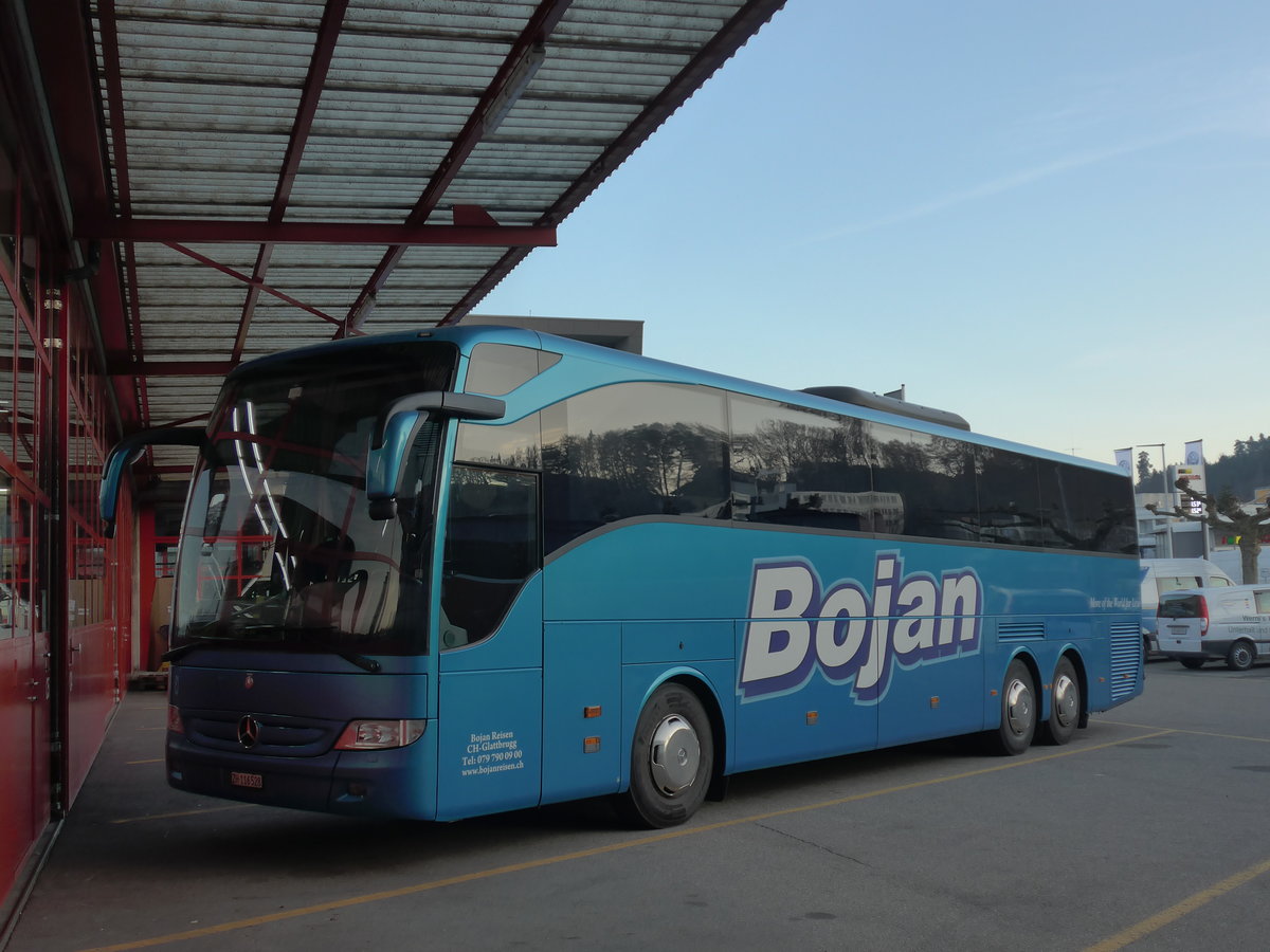 (176'992) - Bojan, Glattbrugg - ZH 116'528 - Mercedes (ex Zerzuben, Visp-Eyholz) am 6. Dezember 2016 in Kloten, EvoBus