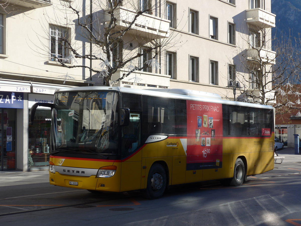 (177'031) - TSAR, Sierre - VS 16'092 - Setra (ex Pfammatter, Sierre) am 8. Dezember 2016 beim Bahnhof Sierre (prov. Haltestelle)