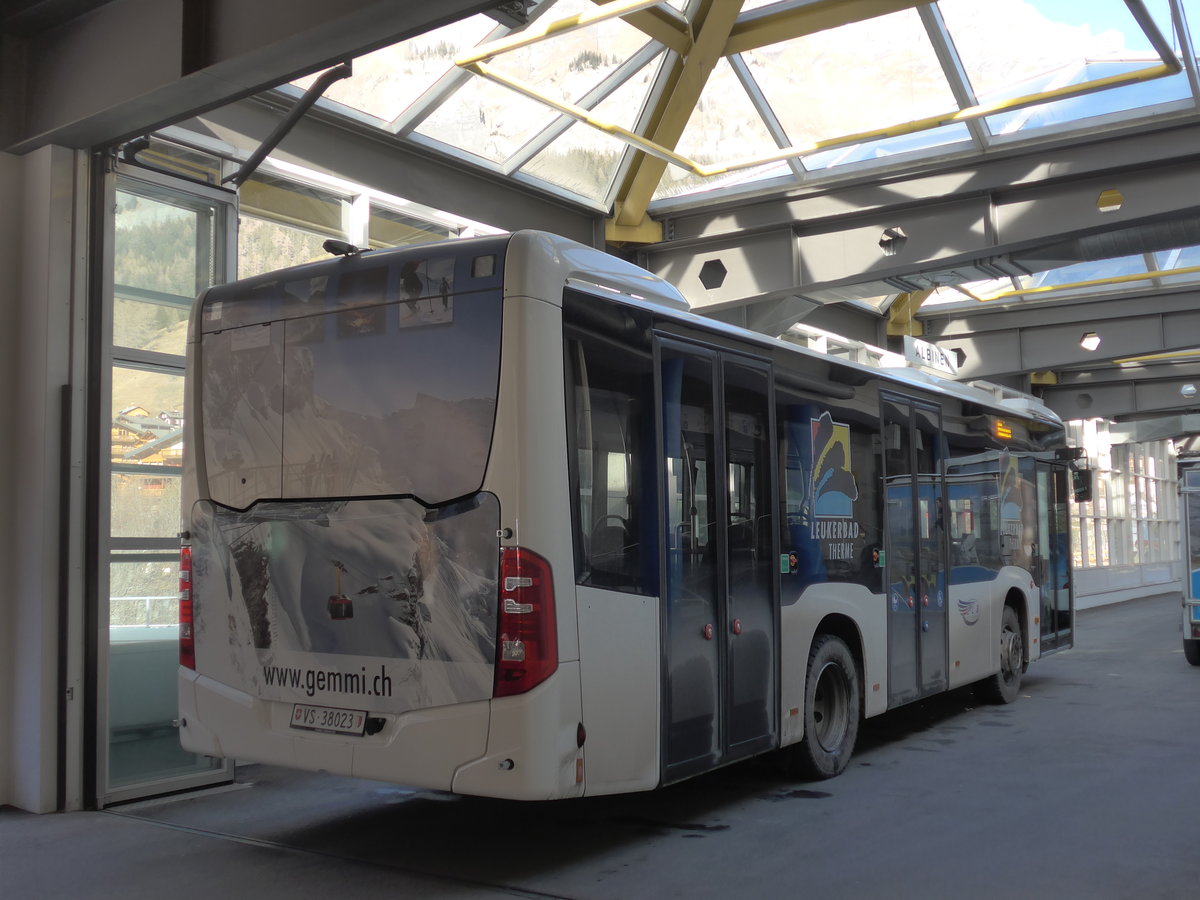 (177'383) - LLB Susten - Nr. 23/VS 38'023 - Mercedes am 26. Dezember 2016 in Leukerbad, Busbahnhof