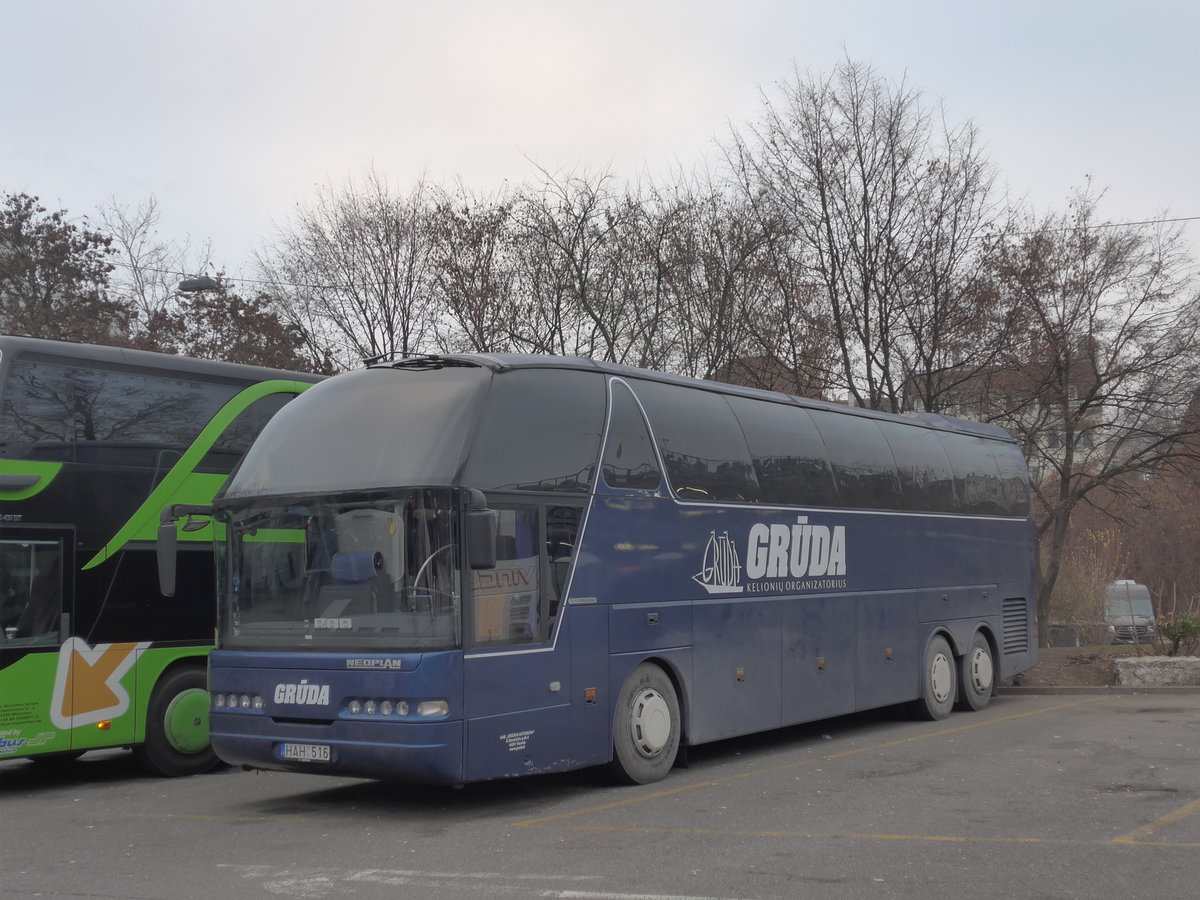 (177'505) - Aus Ungarn: Grda, Kaunas - HAH-516 - Neoplan am 30. Dezember 2016 in Zrich, Sihlquai 