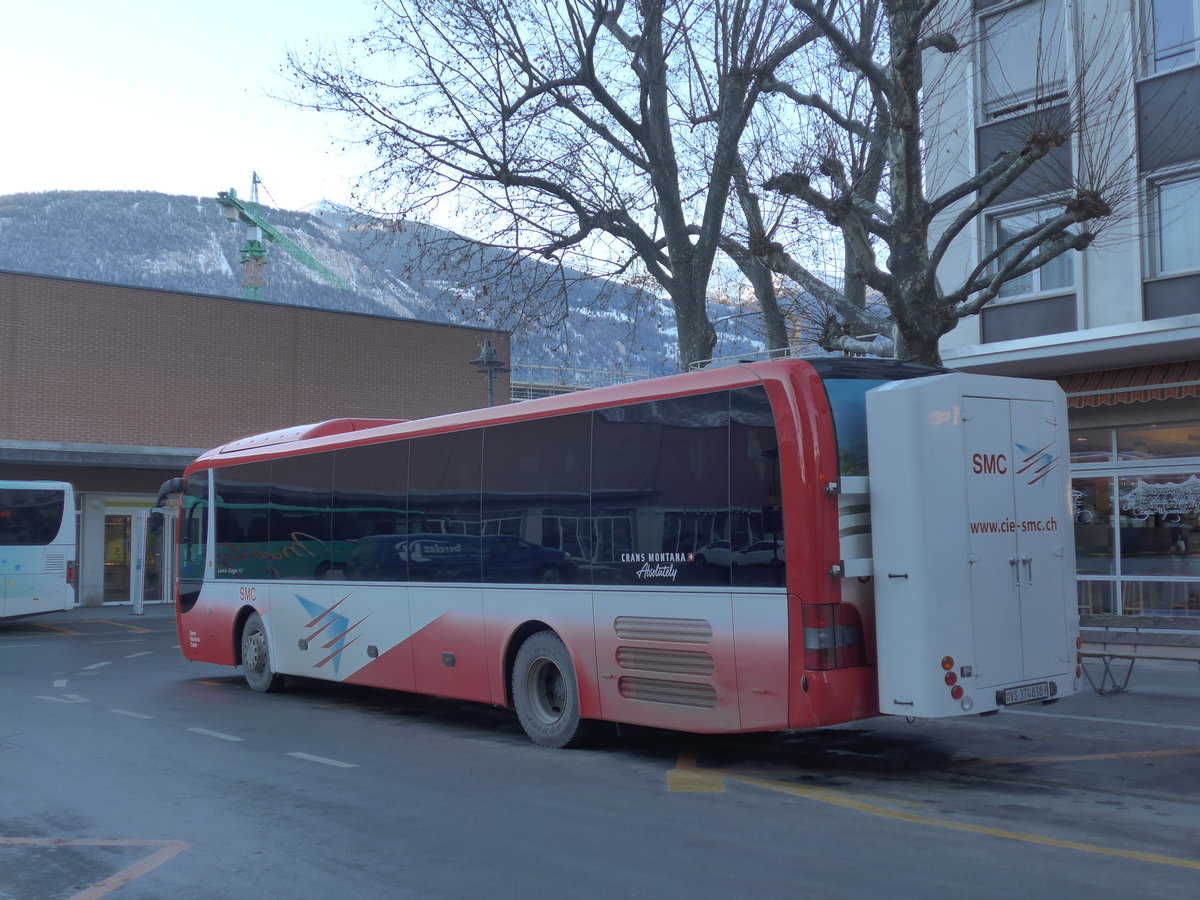 (178'086) - SMC Montana - Nr. 38/VS 374'838 - MAN am 21. Januar 2017 beim Bahnhof Sierre (prov. Haltestelle)