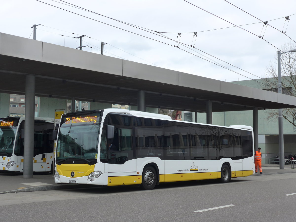 (179'022) - VBSH Schaffhausen - Nr. 5/SH 38'005 - Mercedes am 20. Mrz 2017 beim Bahnhof Schaffhausen