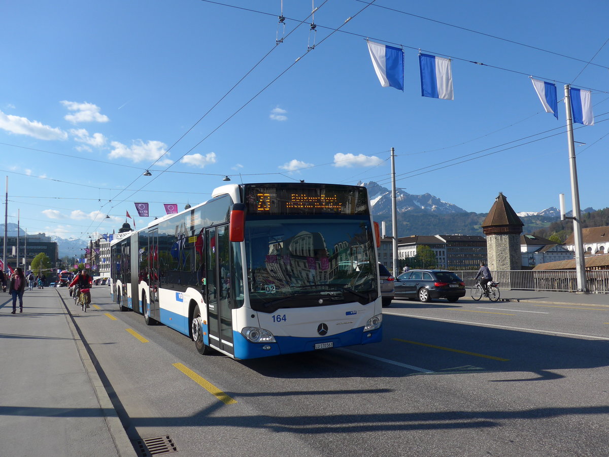 (179'413) - VBL Luzern - Nr. 164/LU 170'563 - Mercedes am 10. April 2017 in Luzern, Bahnhofbrcke