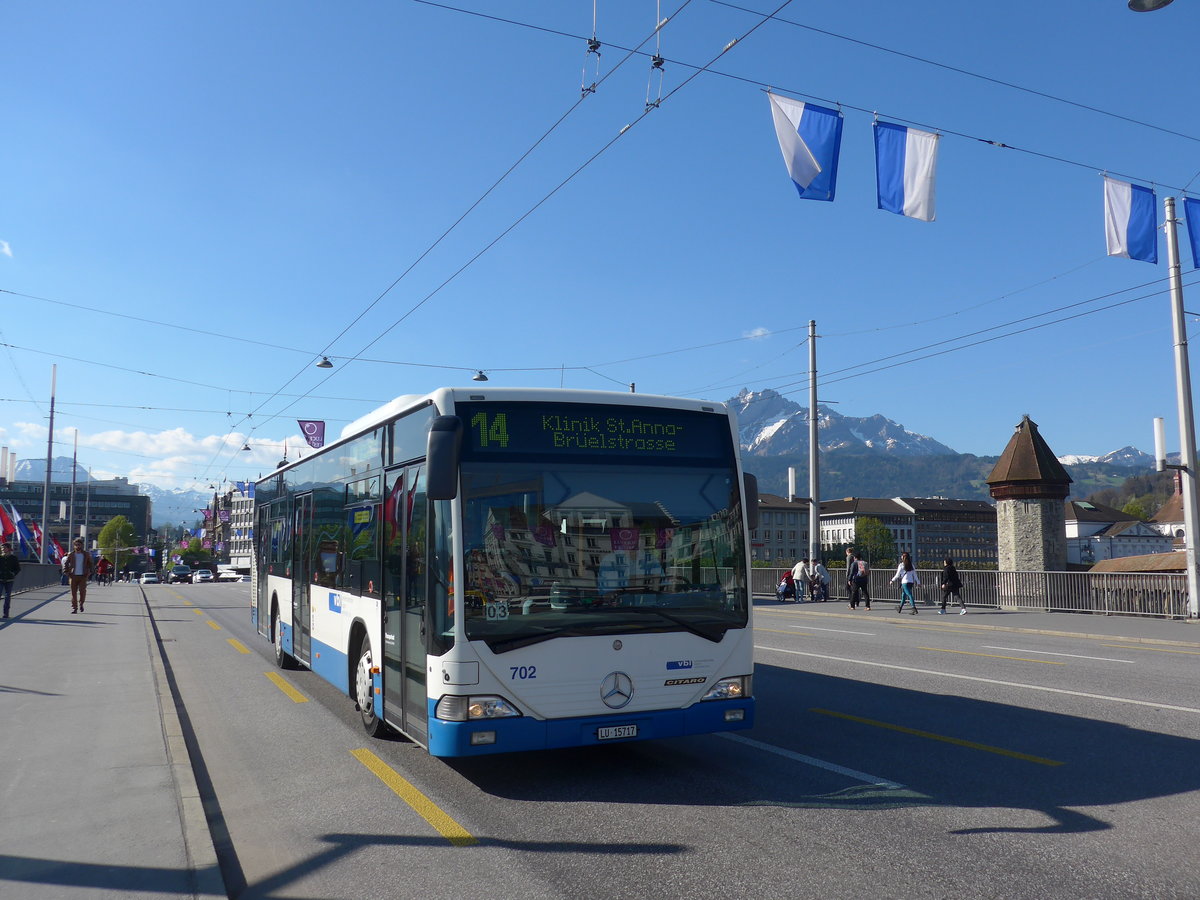 (179'426) - VBL Luzern - Nr. 702/LU 15'717 - Mercedes (ex Heggli, Kriens Nr. 702; ex EvoBus, Kloten) am 10. April 2017 in Luzern, Bahnhofbrcke