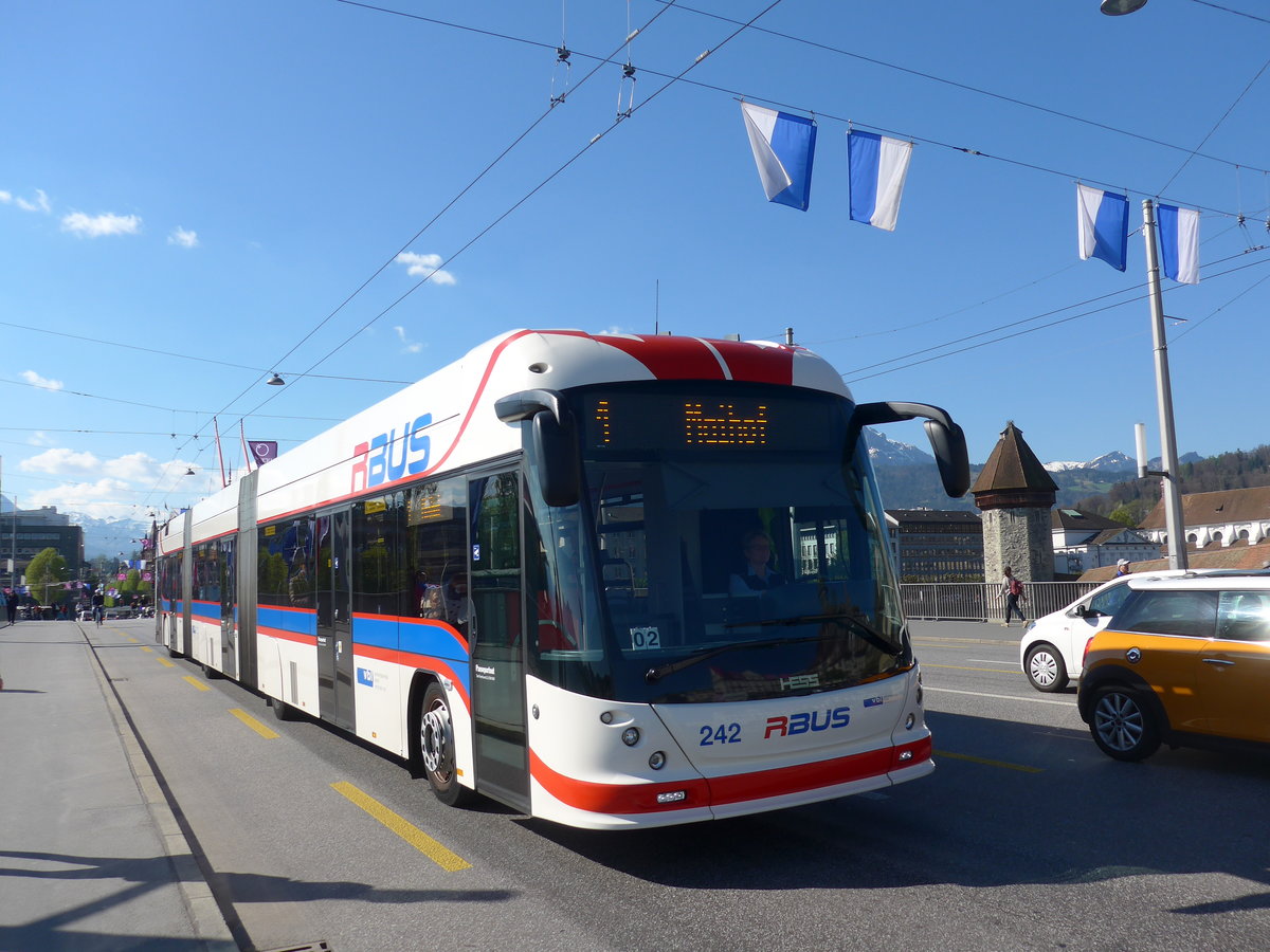 (179'452) - VBL Luzern - Nr. 242 - Hess/Hess Doppelgelenktrolleybus am 10. April 2017 in Luzern, Bahnhofbrcke