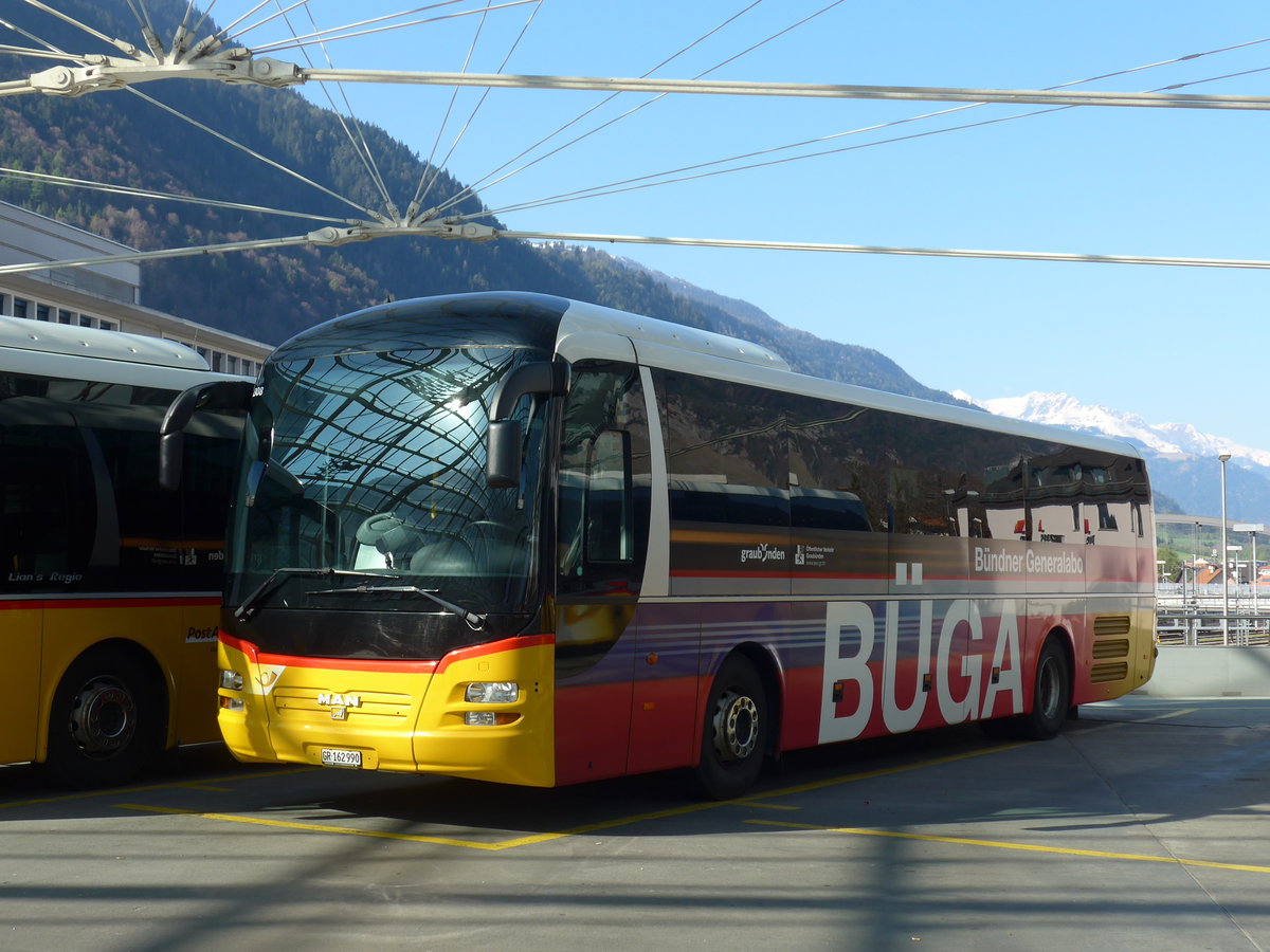 (179'548) - PostAuto Graubnden - GR 162'990 - MAN am 14. April 2017 in Chur, Postautostation