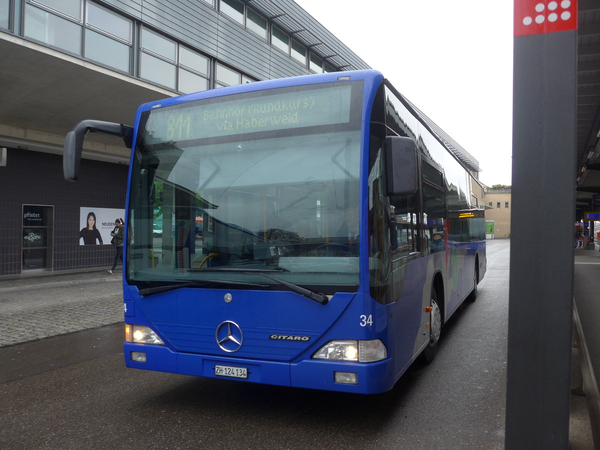 (179'633) - VZO Grningen - Nr. 34/ZH 124'134 - Mercedes am 16. April 2017 beim Bahnhof Uster