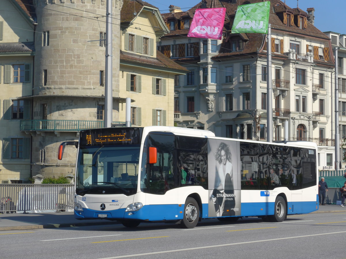 (179'749) - VBL Luzern - Nr. 82/LU 250'372 - Mercedes am 29. April 2017 in Luzern, Bahnhofbrcke