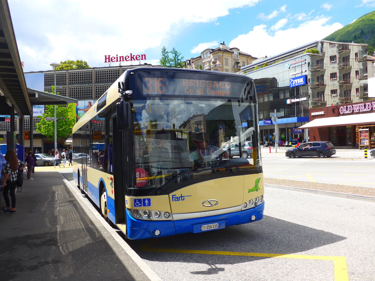 (180'083) - FART Locarno - Nr. 15/TI 256'115 - Solaris am 13. Mai 2017 beim Bahnhof Locarno