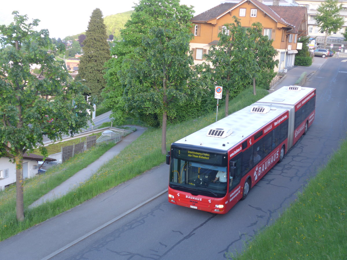 (180'149) - STI Thun - Nr. 122/BE 700'122 - MAN am 17. Mai 2017 in Spiez, Seestrasse