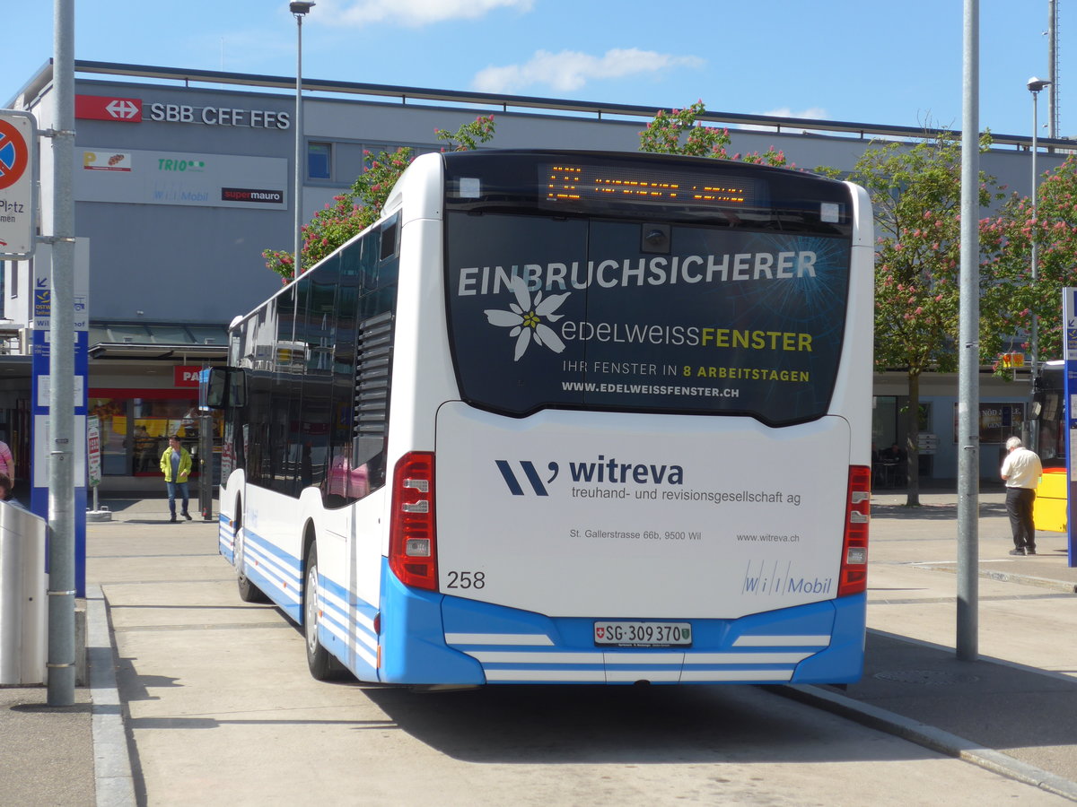 (180'176) - WilMobil, Wil - Nr. 258/SG 309'370 - Mercedes am 21. Mai 2017 beim Bahnhof Wil