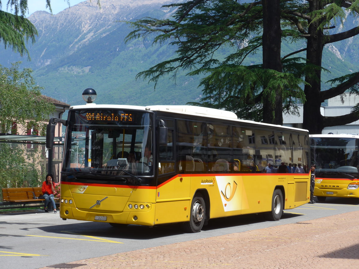 (180'548) - Marchetti, Airolo - TI 241'033 - Volvo am 23. Mai 2017 beim Bahnhof Bellinzona