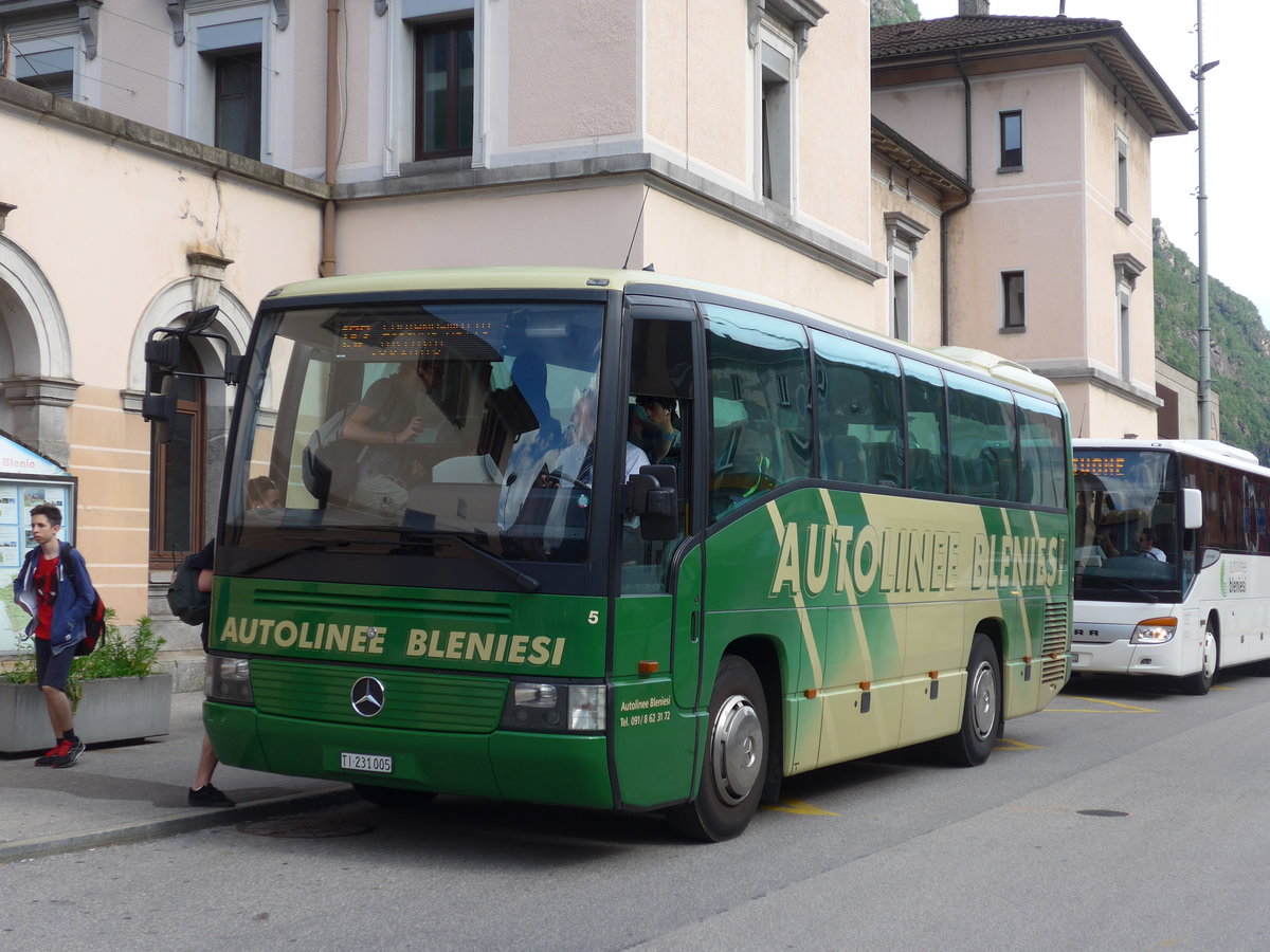 (180'630) - ABl Biasca - Nr. 5/TI 231'005 - Mercedes am 23. Mai 2017 beim Bahnhof Biasca