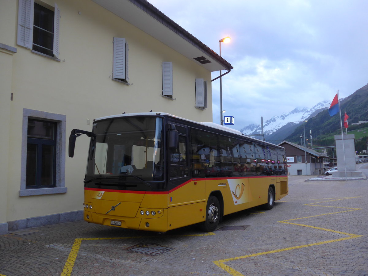 (180'662) - Marchetti, Airolo - TI 241'034 - Volvo am 23. Mai 2017 beim Bahnhof Airolo