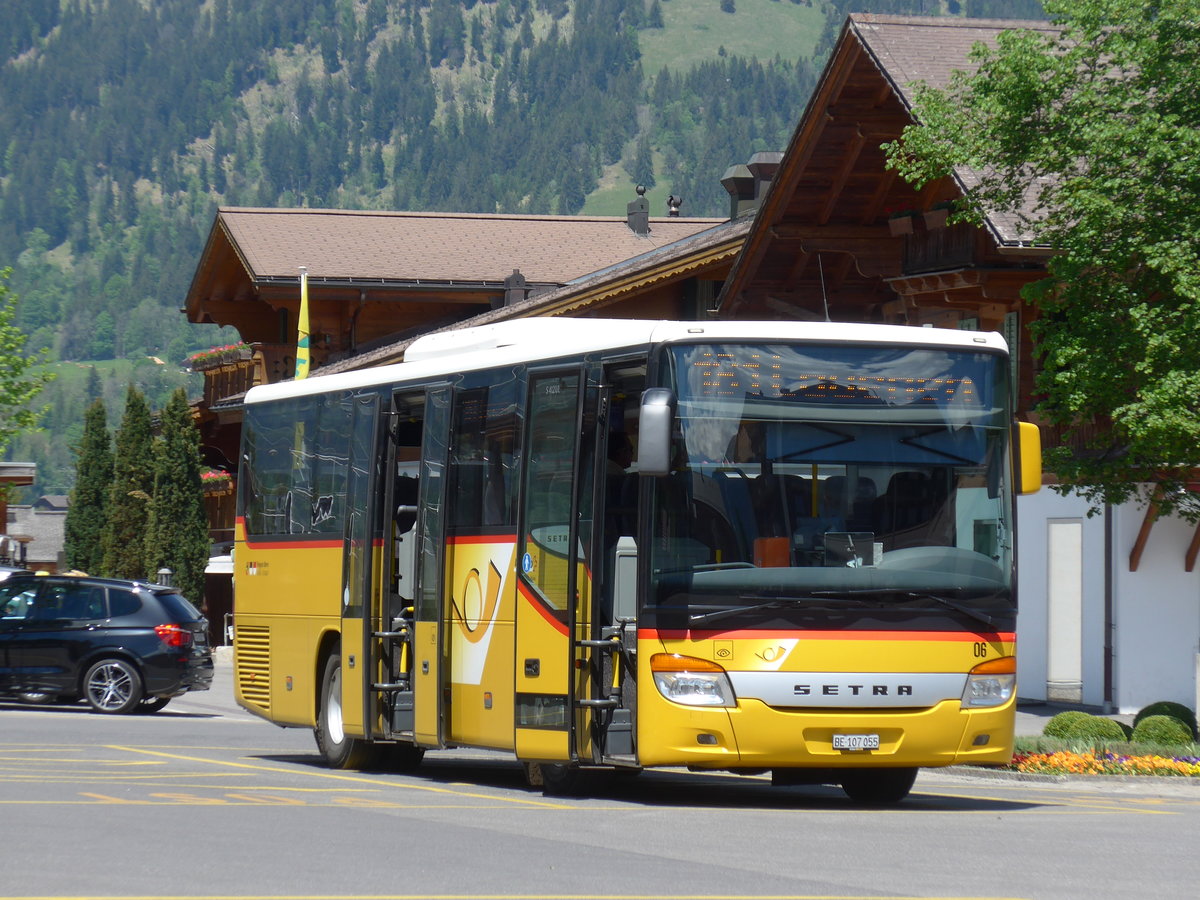 (180'784) - Kbli, Gstaad - Nr. 6/BE 107'055 - Setra am 26. Mai 2017 beim Bahnhof Gstaad