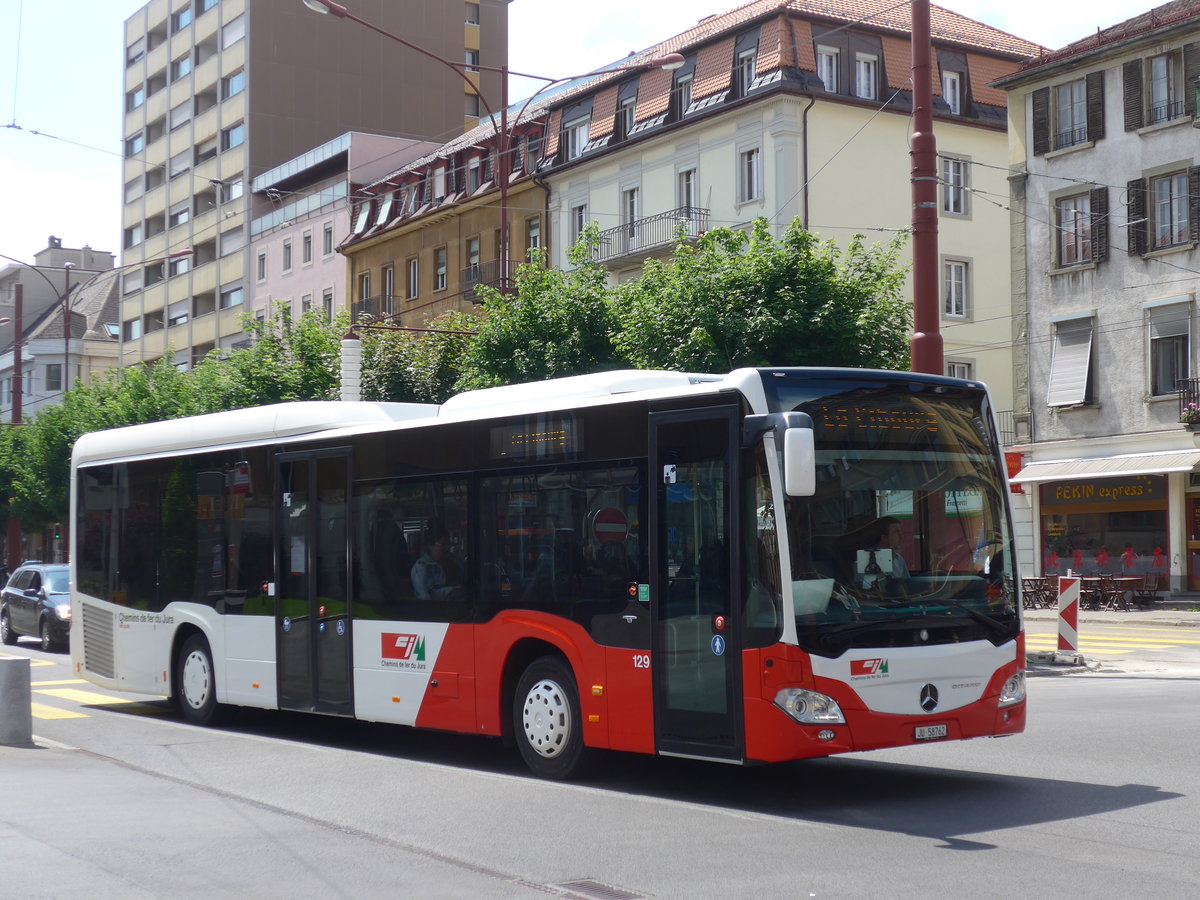 (181'082) - CJ Tramelan - Nr. 129/JU 58'762 - Mercedes am 12. Juni 2017 beim Bahnhof La Chaux-de-Fonds