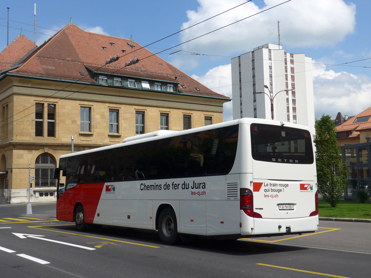 (181'087) - CJ Tramelan - Nr. 121/JU 56'108 - Setra am 12. Juni 2017 beim Bahnhof La Chaux-de-Fonds