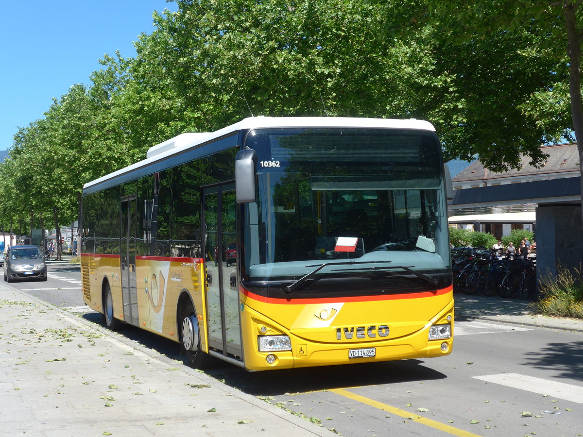 (181'206) - CarPostal Ouest - VD 114'895 - Iveco am 18. Juni 2017 beim Bahnhof Yverdon