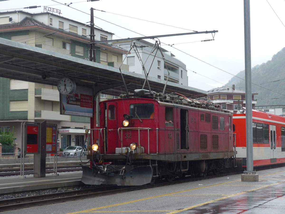 (181'890) - FO-Lokomotive - Nr. 32 - am 9. Juli 2017 im Bahnhof Brig