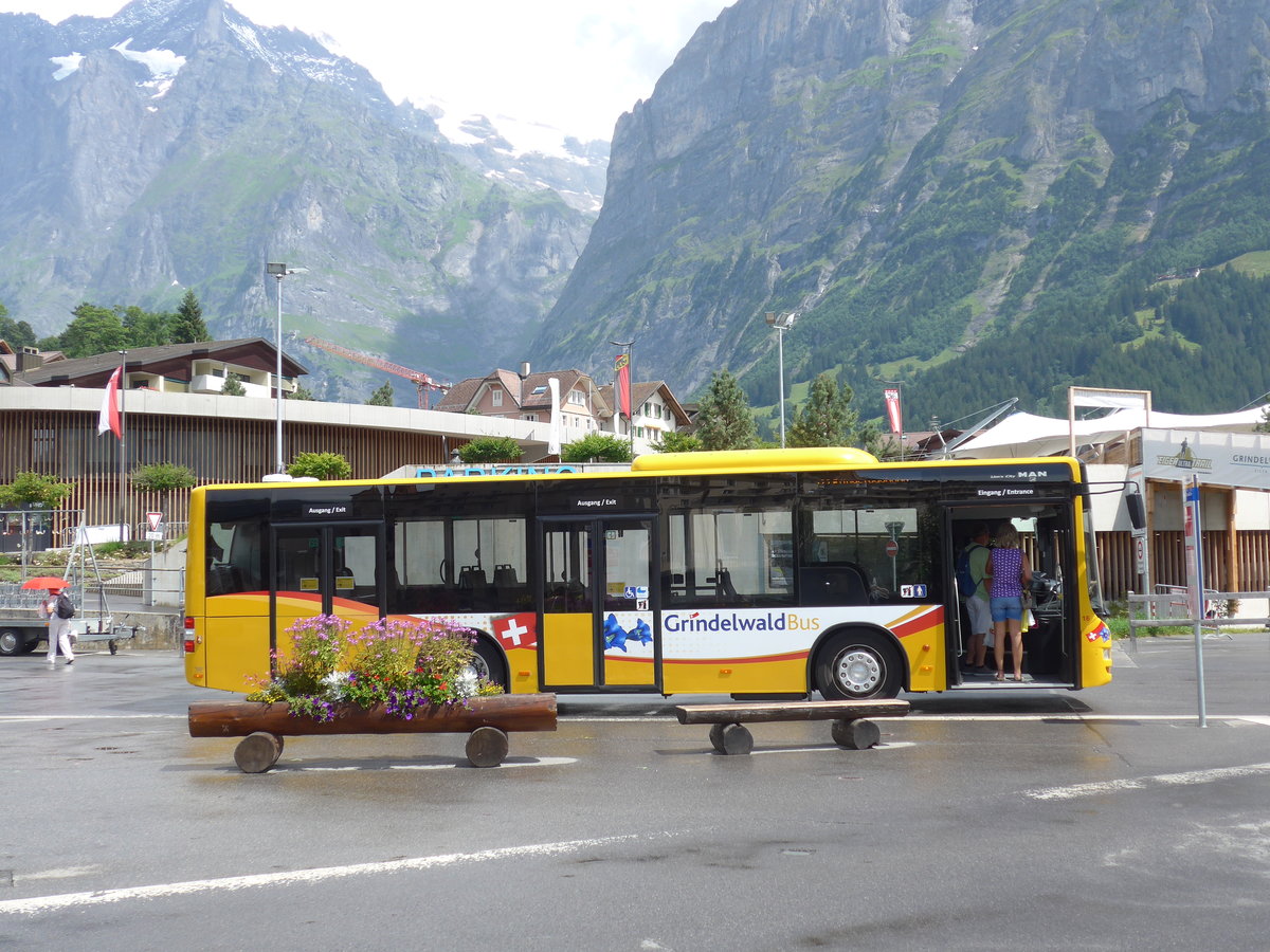 (182'394) - AVG Grindelwald - Nr. 26/BE 28'821 - MAN am 30. Juli 2017 beim Bahnhof Grindelwald