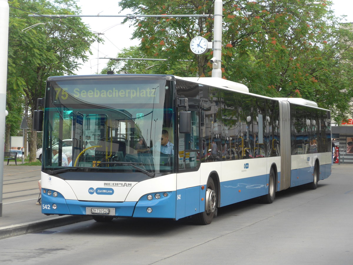 (182'675) - VBZ Zrich - Nr. 542/ZH 730'542 - Neoplan am 3. August 2017 in Zrich, Schwamendingerplatz