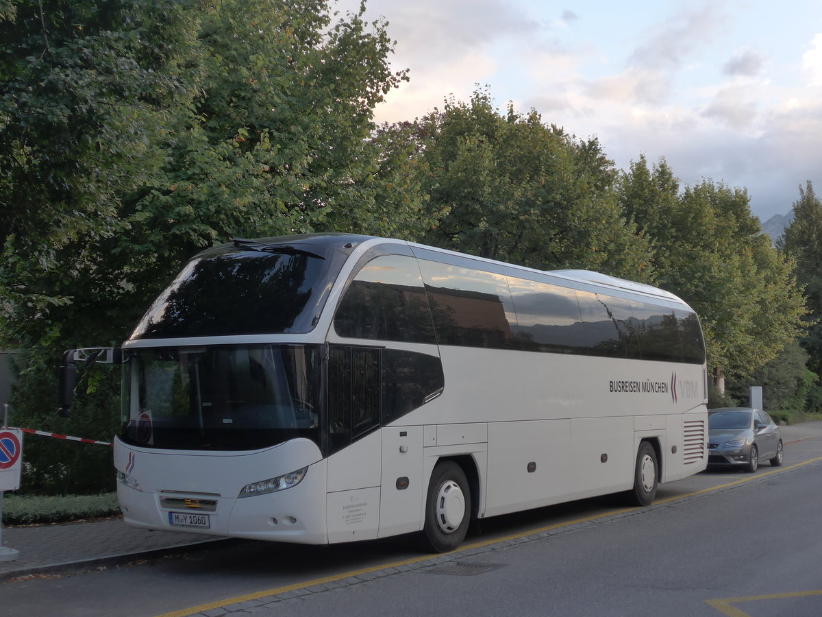 (182'814) - Aus Deutschland: VBM, Kirchheim - M-Y 1060 - Neoplan am 5. August 2017 in Thun, Hotel Seepark