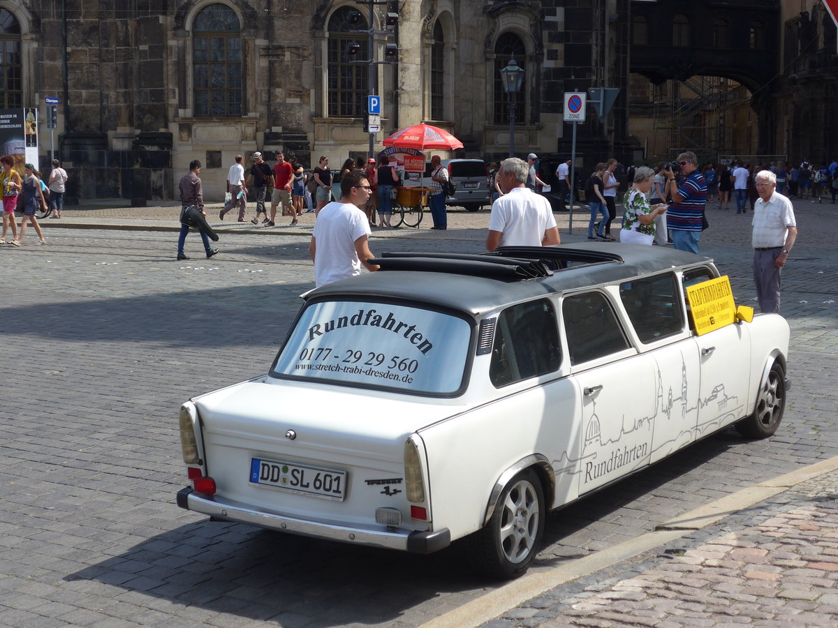 (182'897) - Lachmann, Dresden - DD-SL 601 - Trabant am 8. August 2017 in Dresden, Theaterplatz