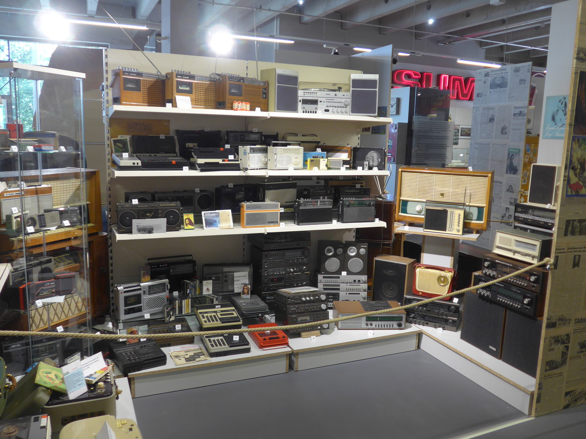 (183'032) - Kassetten- und Radiogerte am 8. August 2017 in Dresden, Die Welt der DDR