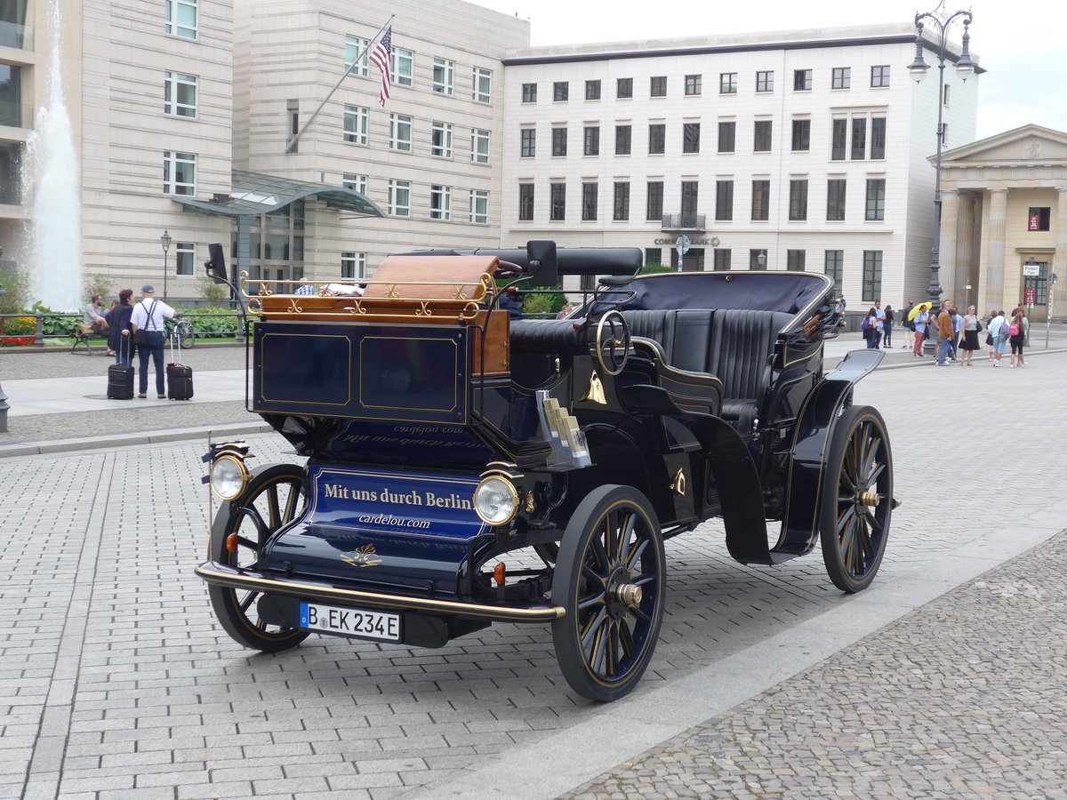 (183'256) - Cardelou - B-EK 234E - am 10. August 2017 in Berlin, Brandenburger Tor