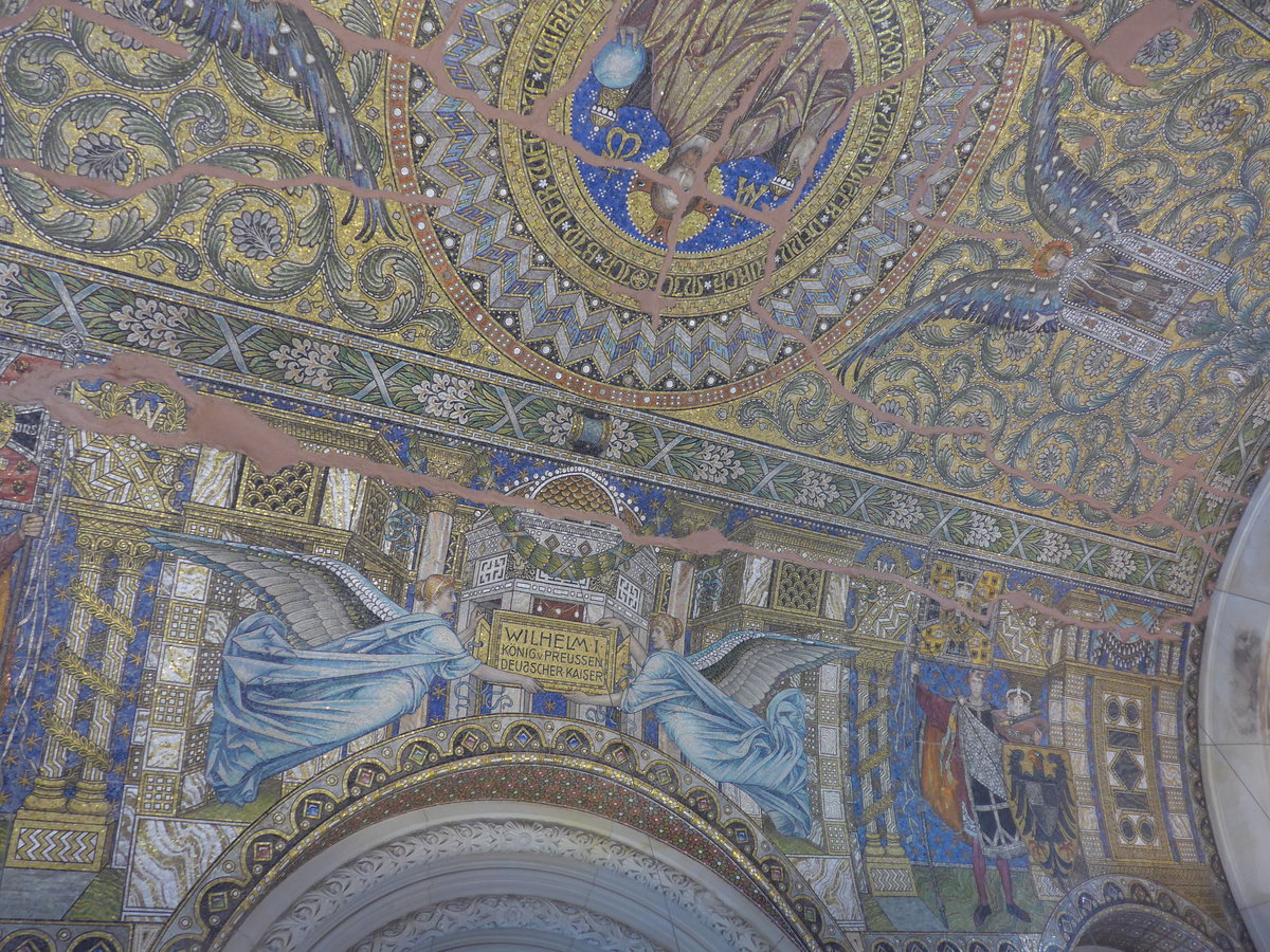 (183'478) - Deckenbemalung in der Kaiser-Wilhelm-Gedchtniskirche am 11. August 2017 in Berlin