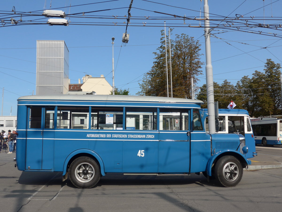 (183'691) - Oldtimer Club Saurer, Arbon - Nr. 45/TG 162'182 - Saurer/Tscher (ex VBZ Zrich Nr. 45; ex Firma in Spreitenbach; ex VBZ Zrich Nr. 245; ex VBZ Zrich Nr. 45) am 20. August 2017 in Zrich, Garage Hardau