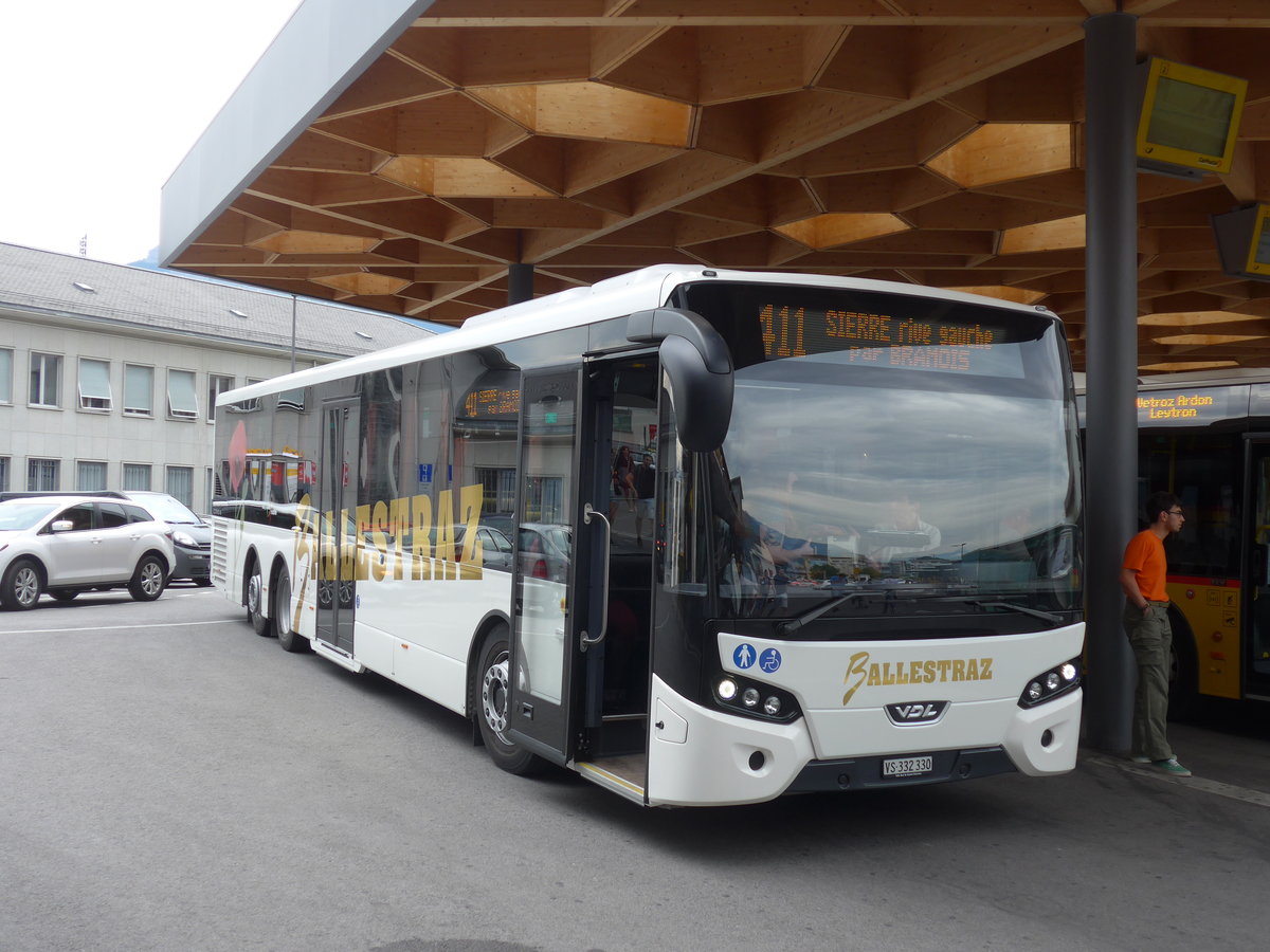 (184'059) - Ballestraz, Grne - VS 332'330 - VDL am 24. August 2017 beim Bahnhof Sion