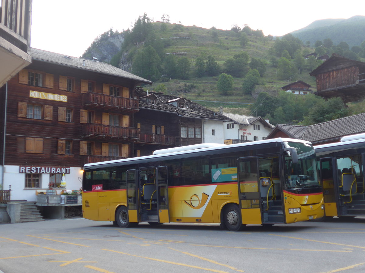 (184'096) - PostAuto Wallis - Nr. 6/VS 355'168 - Irisbus am 25. August 2017 in Les Haudres, Post