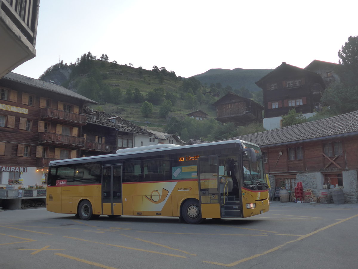 (184'110) - PostAuto Wallis - Nr. 6/VS 355'168 - Irisbus am 25. August 2017 in Les Haudres, Post