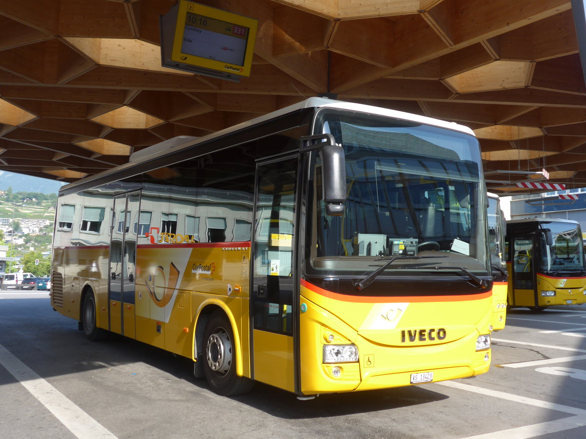 (184'147) - Evquoz, Erde - VS 13'423 - Iveco am 25. August 2017 beim Bahnhof Sion