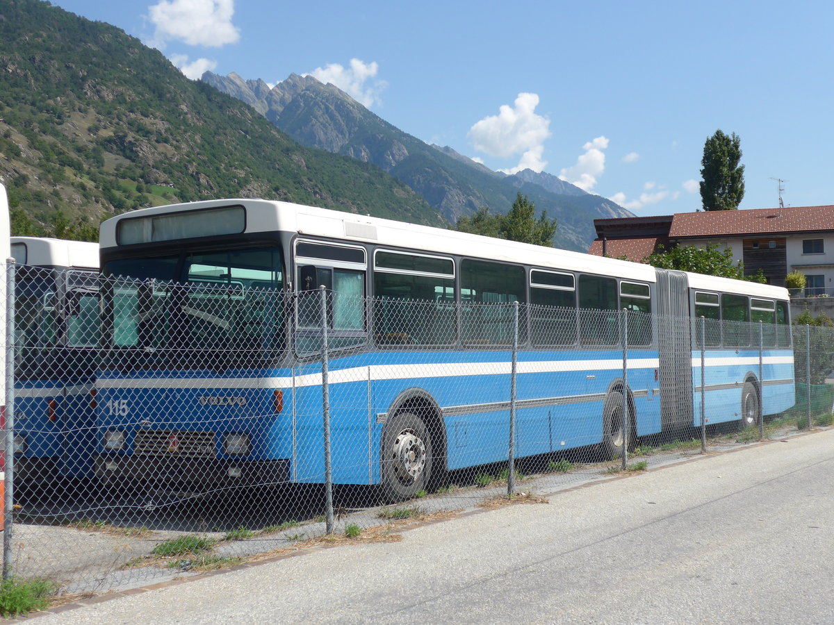 (184'202) - Ruffiner, Turtmann - Nr. 115 - Volvo/R&J (ex VBL Luzern Nr. 115) am 25. August 2017 in Turtmann, Garage