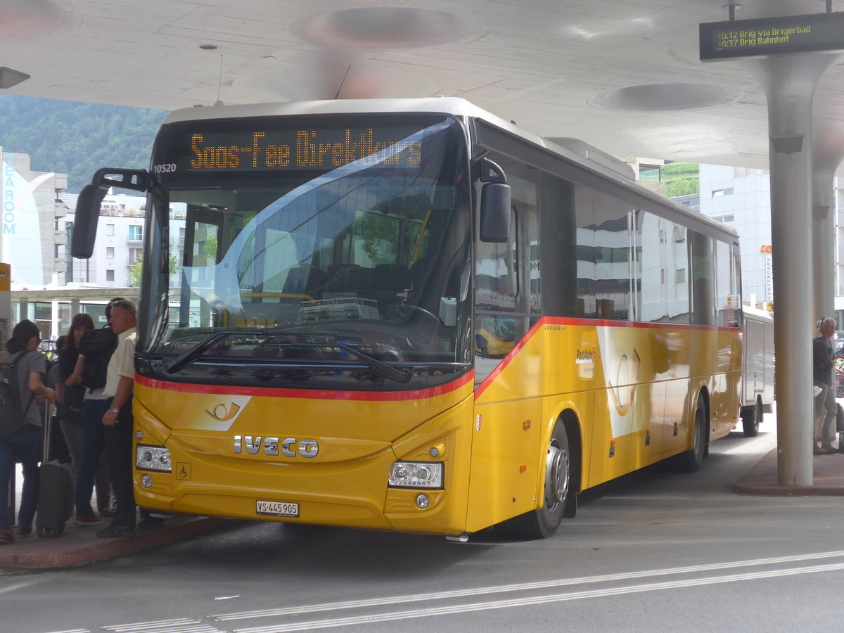 (184'244) - PostAuto Wallis - VS 445'905 - Iveco am 25. August 2017 beim Bahnhof Visp