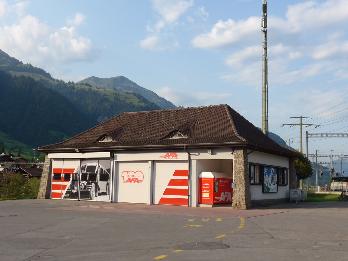 (184'264) - Die alte AFA-Garage am 25. August 2017 beim Bahnhof Frutigen