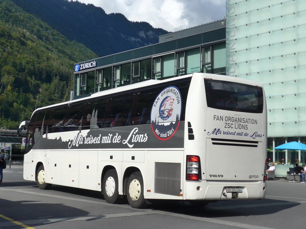 (184'634) - ABCarreisen, Regensdorf - ZH 225'114 - Volvo am 3. September 2017 beim Bahnhof Interlaken Ost