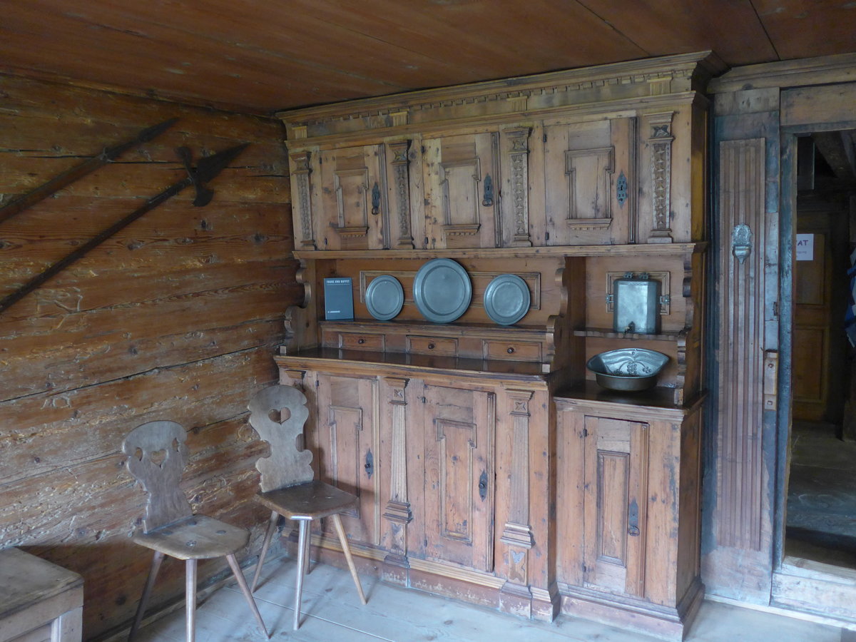 (184'721) - Bffetschrank im Geburtshaus von Niklaus von Flh am 10. September 2017 in Fleli-Ranft