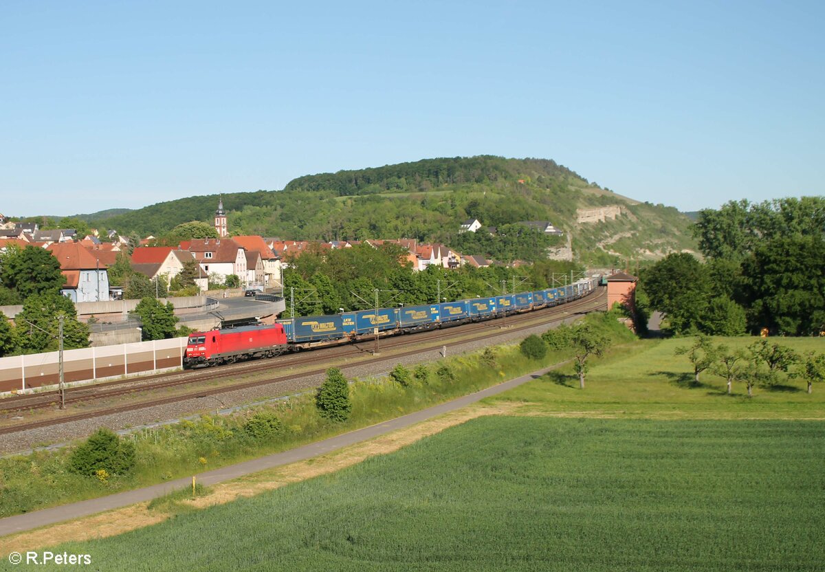 185 013-0 zieht mit einem LKW-Walter durch Retzbach-Zellingen. 02.06.21