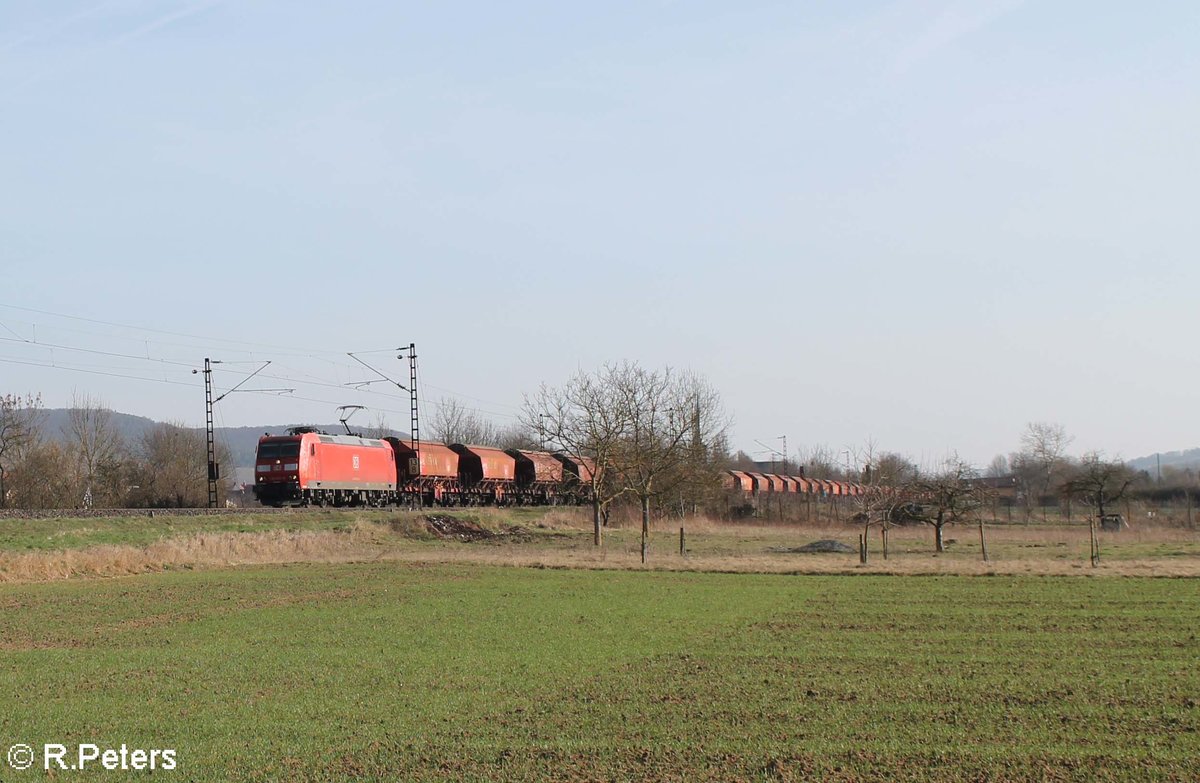 185 014-8 zieht ein Getreidezug bei Thüngersheim. 16.03.17