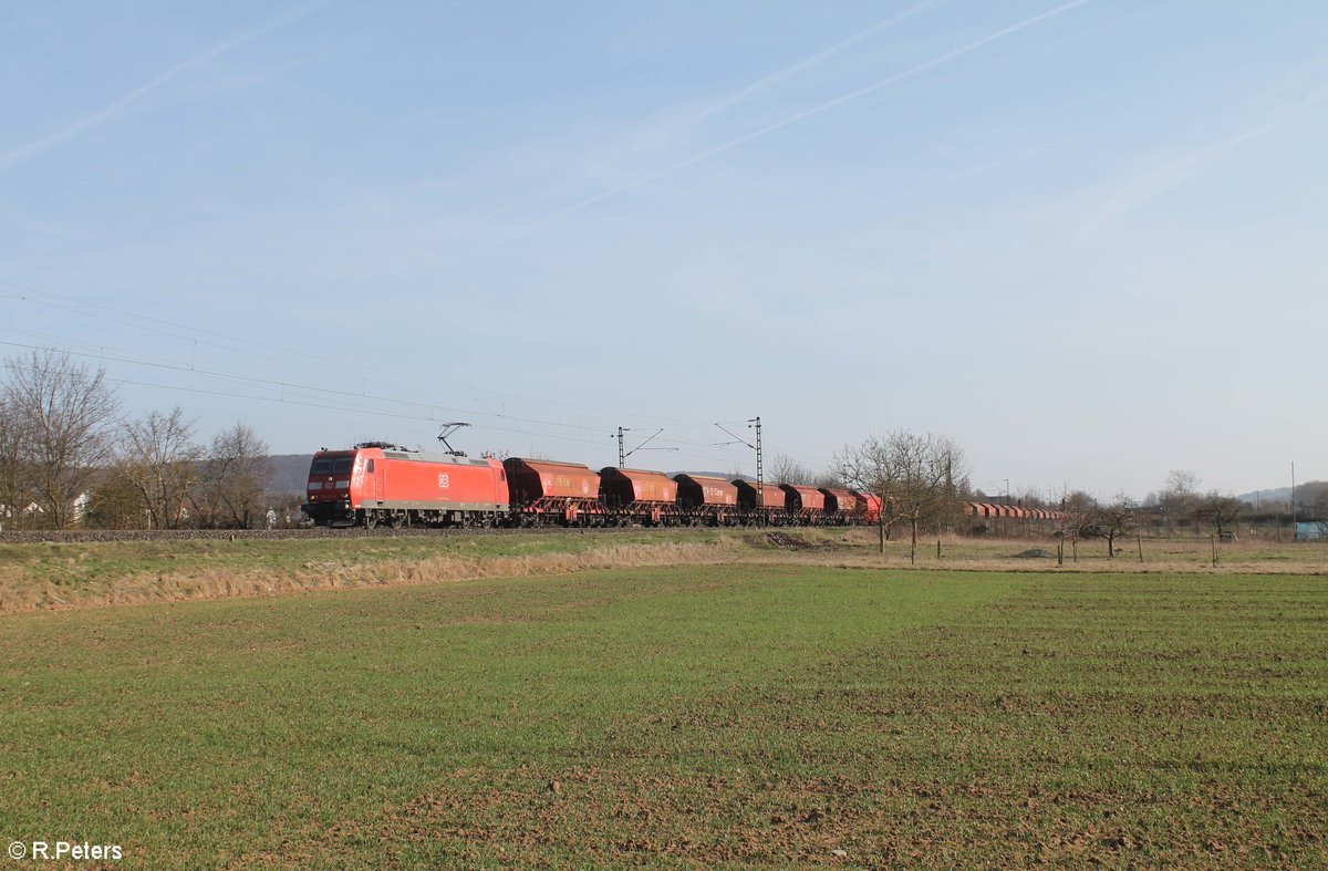 185 014-8 zieht ein Getreidezug bei Thüngersheim. 16.03.17