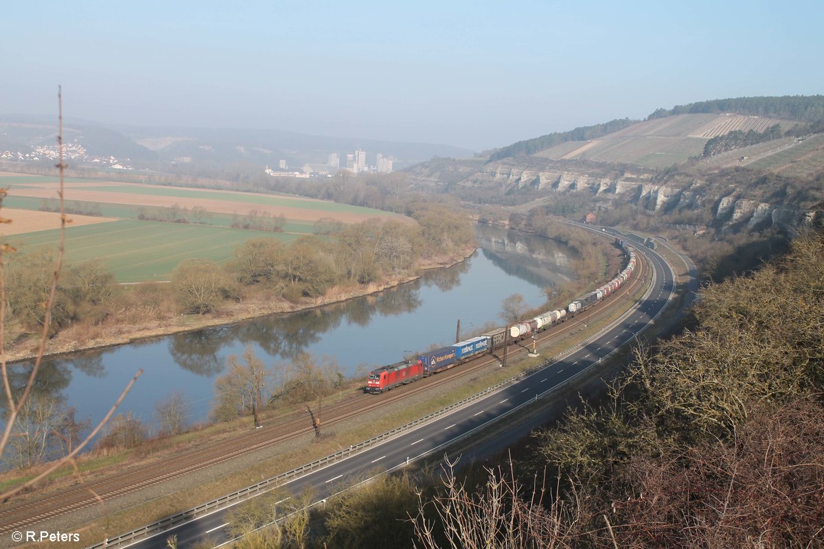 185 045-2 zieht ein Wechselpritschenzug durchs Maintal zwischen Karlstadt und Himmelstadt. 16.03.17